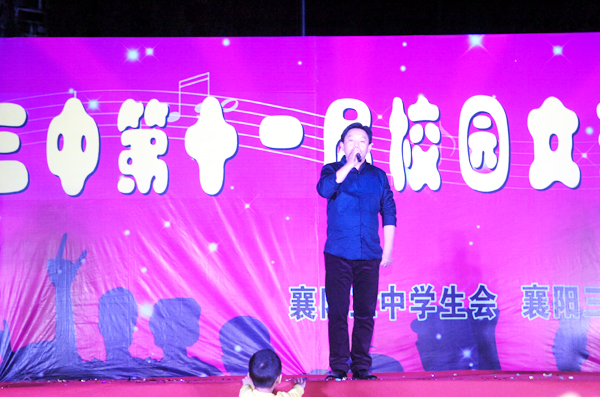 學(xué)生家長表演.JPG